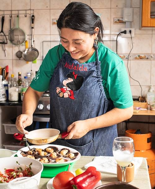 Cours de cuisine traditionnelle chez l'habitant : préparation des noix de St Jacques au fromage - Valparaiso - Chili