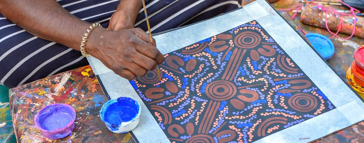 Dot Painting - Atelier de peinture aborigène - Ayers Rock - Australie
