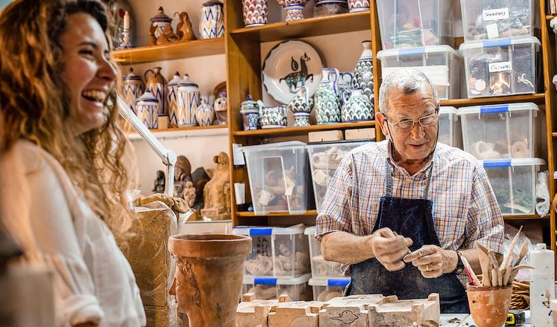 Cordoue et ses artisans : atelier d'un céramiste - Andalousie - Espagne 