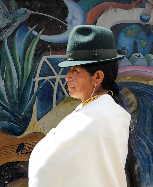Femme amérindienne au marché d'Otavalo - Equateur