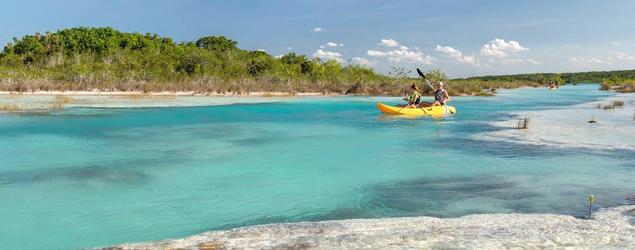 Kayak dans la lagune de Bacalar - Mexique