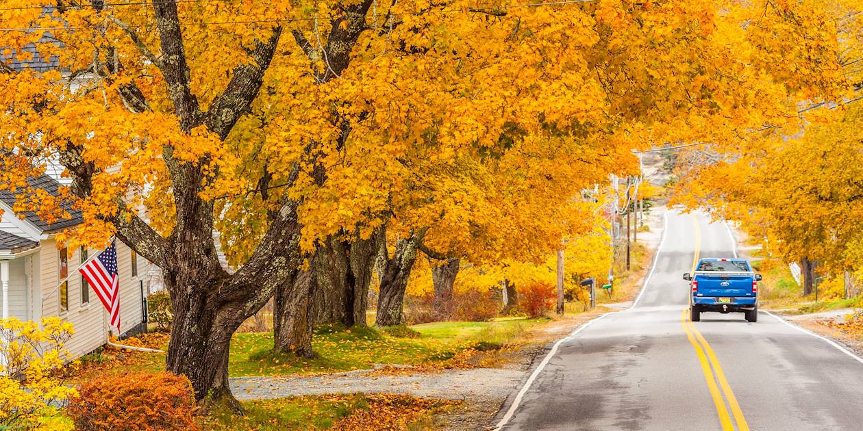 Sunset Road en automne - Maine - Etats Unis