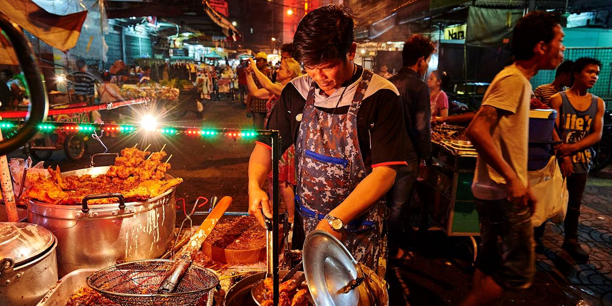 Street food dans le quartier de Chinatown à Bangkok - Thailande