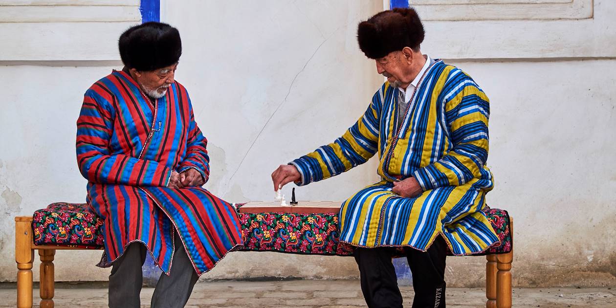 Hommes jouant aux échecs - Boukhara - Ouzbékistan