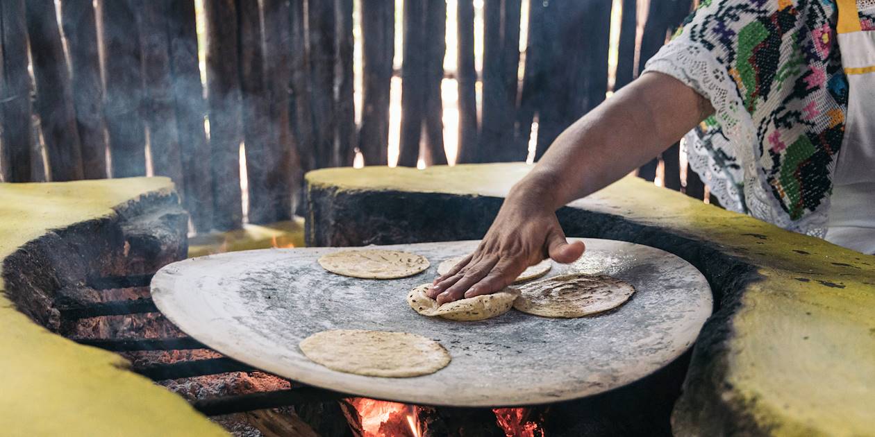 Cuisson traditionnelle des tortillas - Mexique
