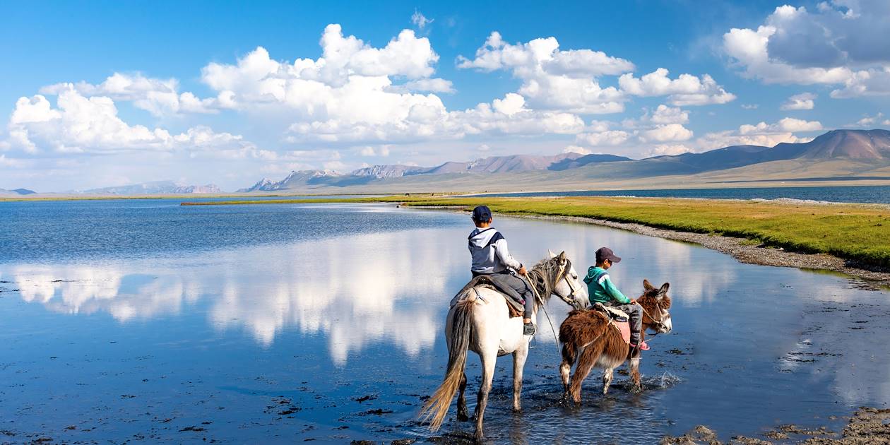  Enfants nomades -  Lac Son Koul - Kirghizistan