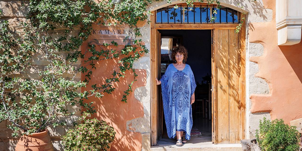 Kamares Houses: portrait de Roulia, propriétaire de la maison d'hôtes - Macheri - Crète - Grèce