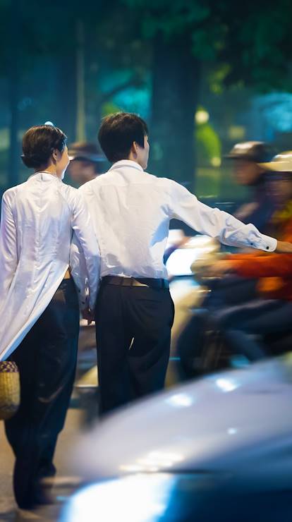 Couple dans les rues d'Hanoi - Vietnam