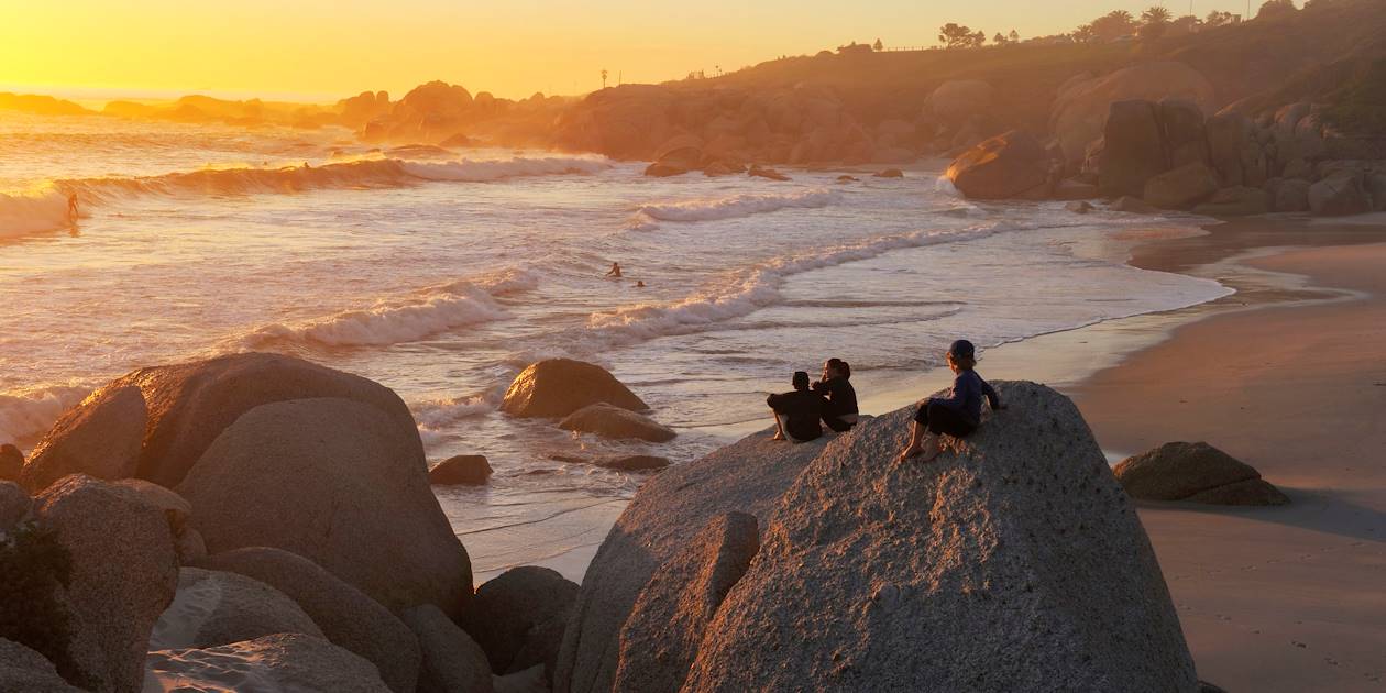 Plage dans le quartier de Camps Bay - Le Cap - Afrique du sud