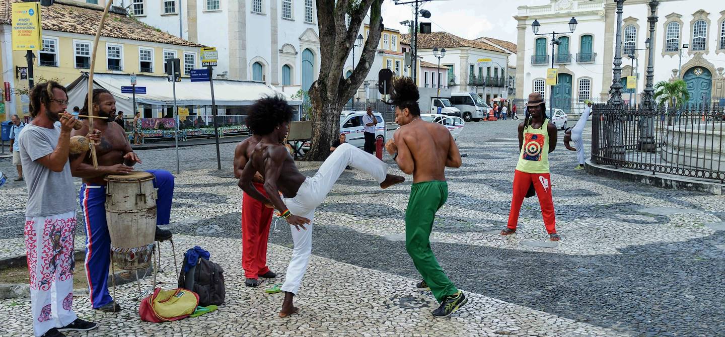 Danseurs de Capoeira dans les rues de Salvador - Bahia - Brésil