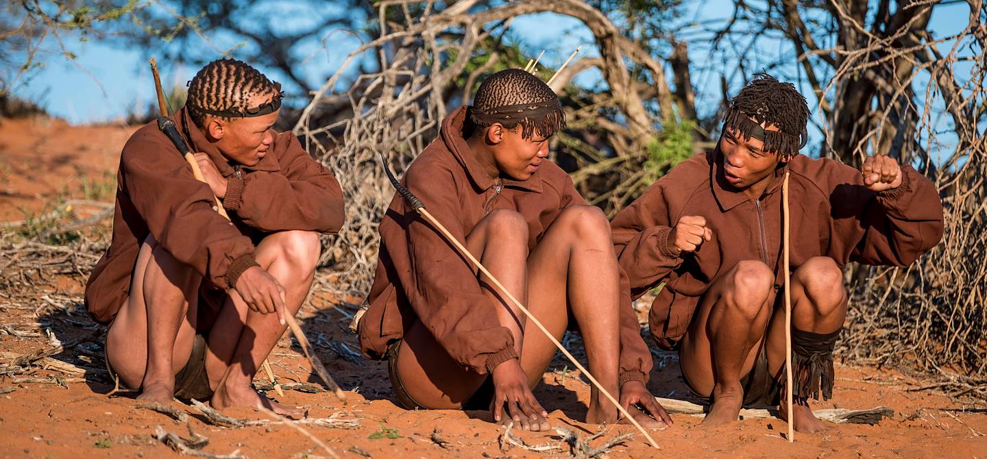 Rencontre avec des bushmen, de la communauté San - Désert du Kalahari - Namibie