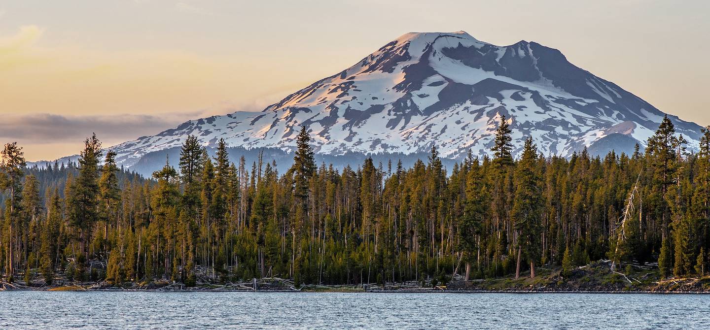 Coucher de soleil au Mont Bachelor et au lac Lava - Bend - Oregon - Etats-Unis