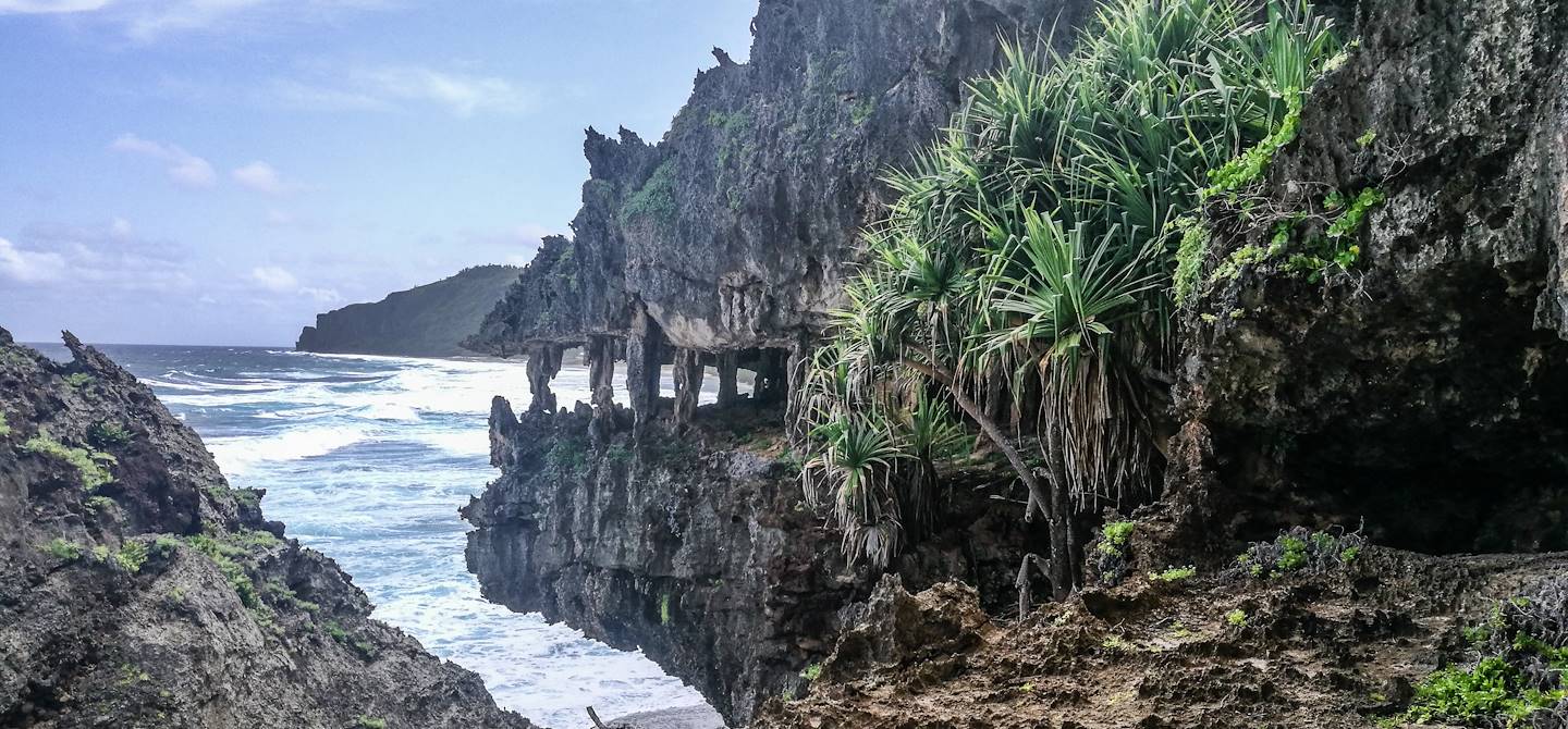 Sentier perdu sur l'île de Rurutu - Polynésie