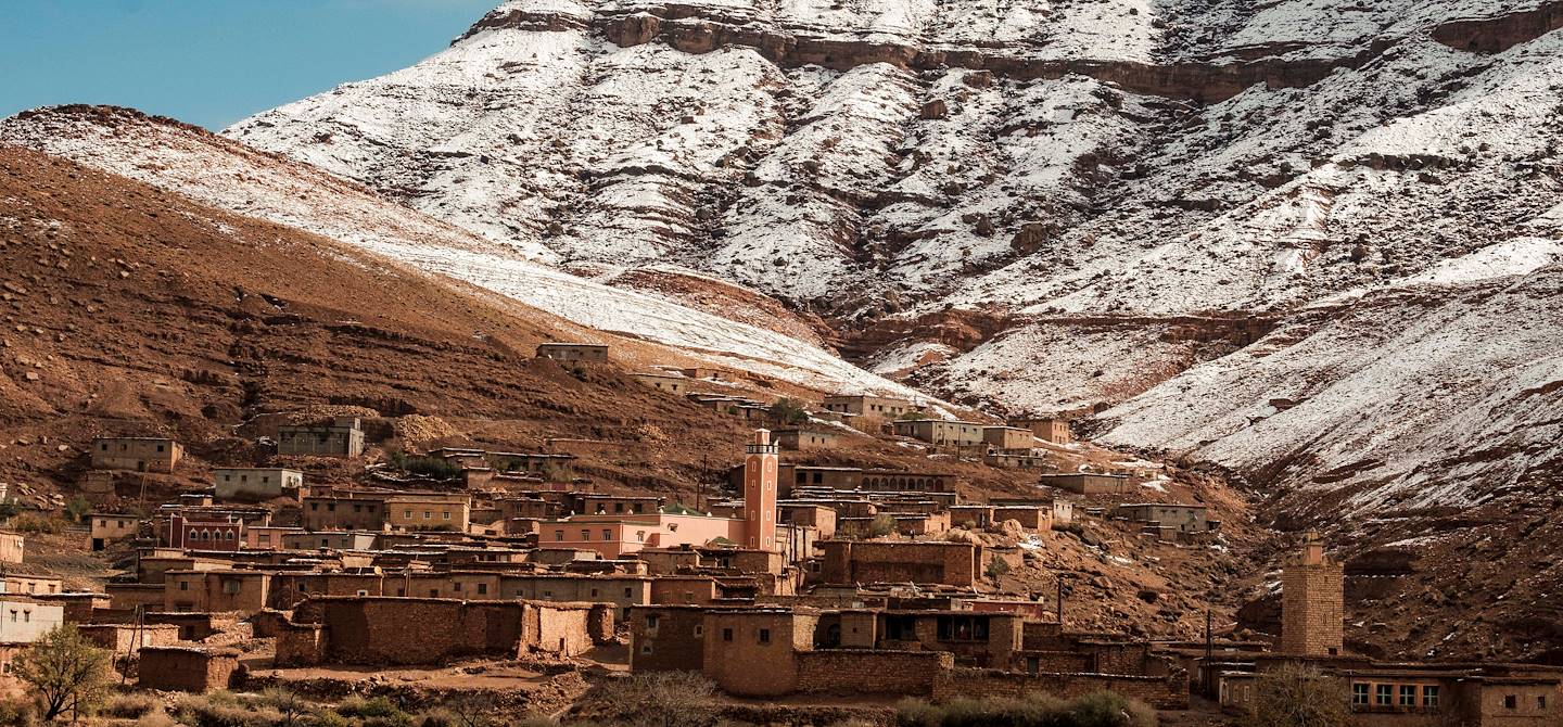 Aguelmous, village au pied de la montagne Haut-Atlas - Maroc