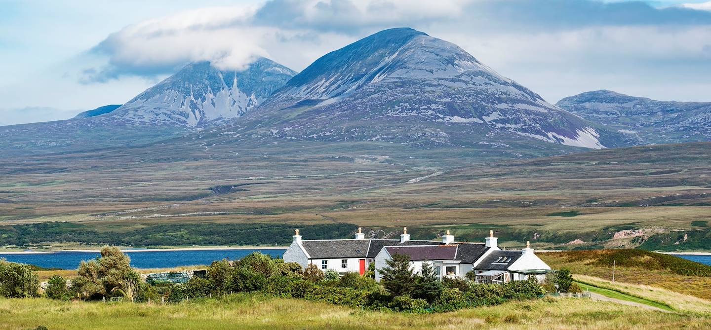 Vue sur le Pap de Jura depuis l'île d'Islay - Ecosse - Royaume-Uni