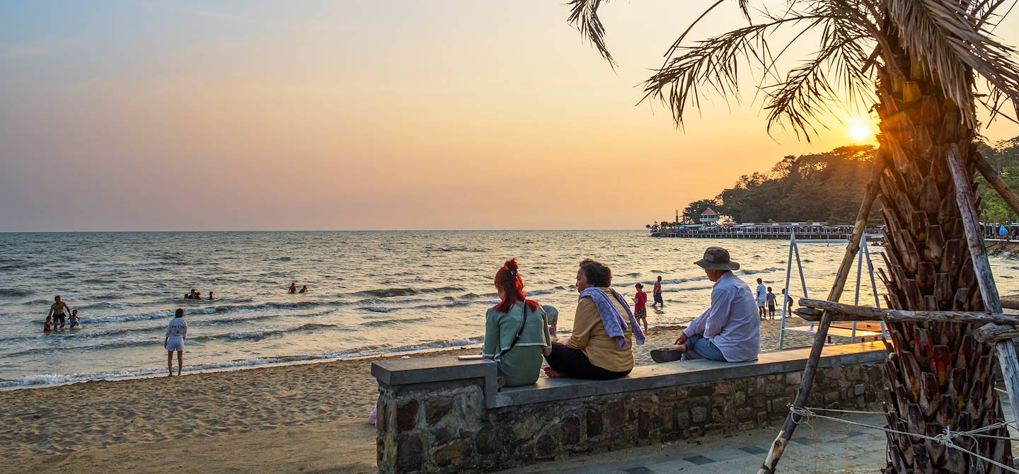 Coucher de soleil sur la plage à Kep - Cambodge