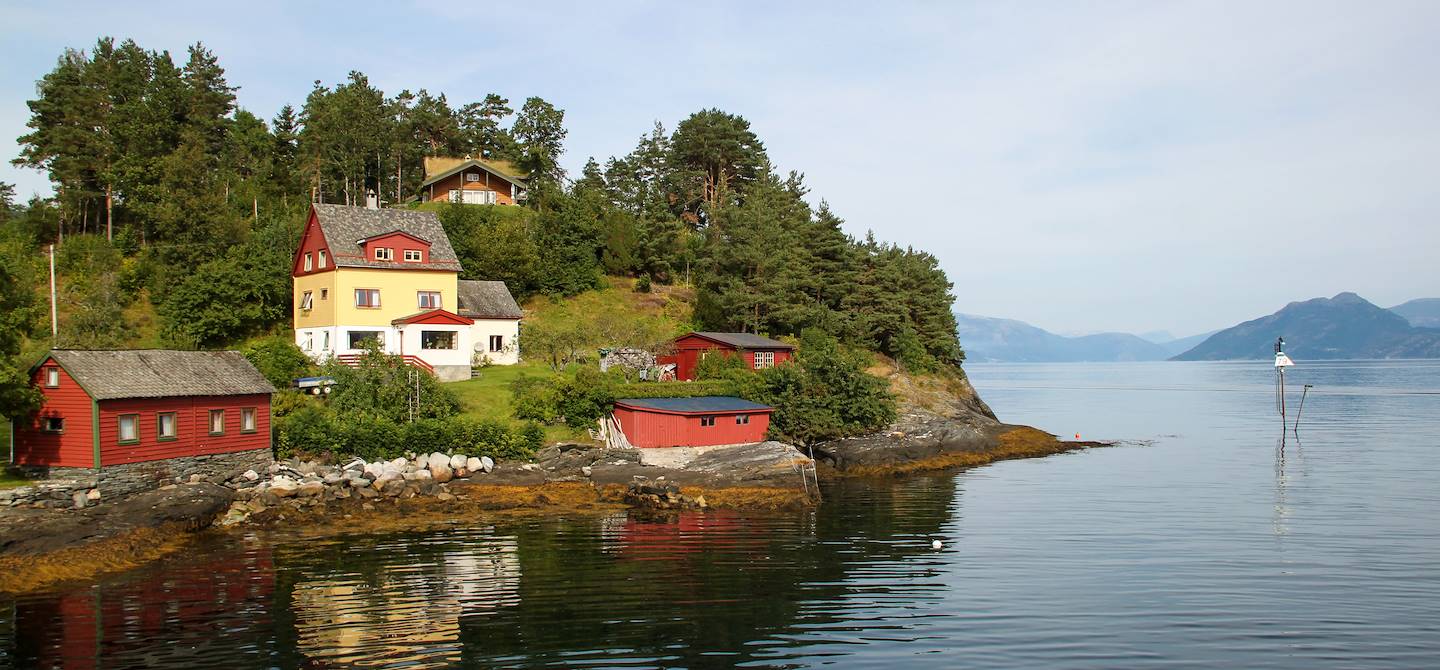 Maisons côtières à Torvikbygd (fjord d'Hardanger) - Norvège