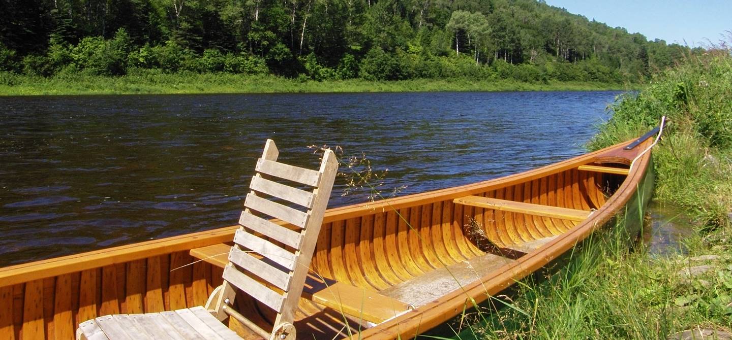 Canot sur la rivière Matapédia - Québec - Canada