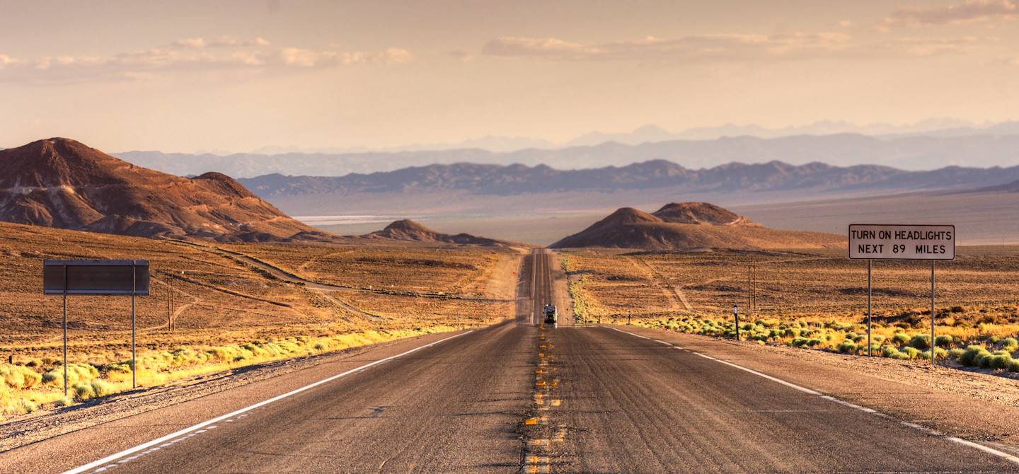 Route 66 en direction de Kingman - Arizona - Etats-Unis