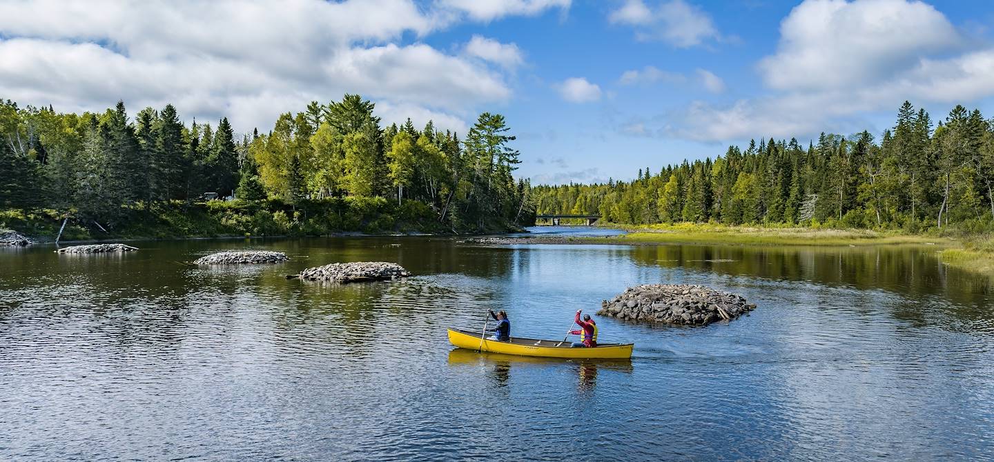 Canoe dans le Parc national du Lac-Témiscouata - Québec - Canada