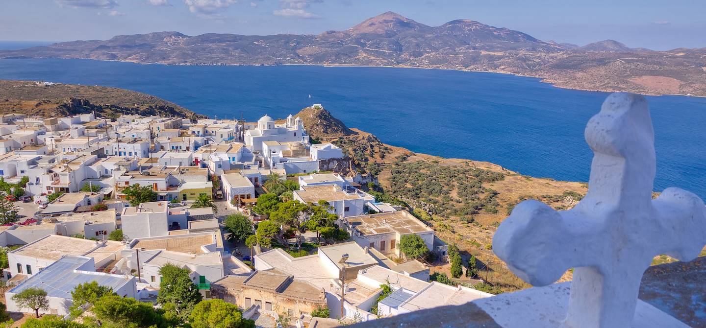 Plaka vue de l'église Panagia Thalassitra - Milos - Cyclades