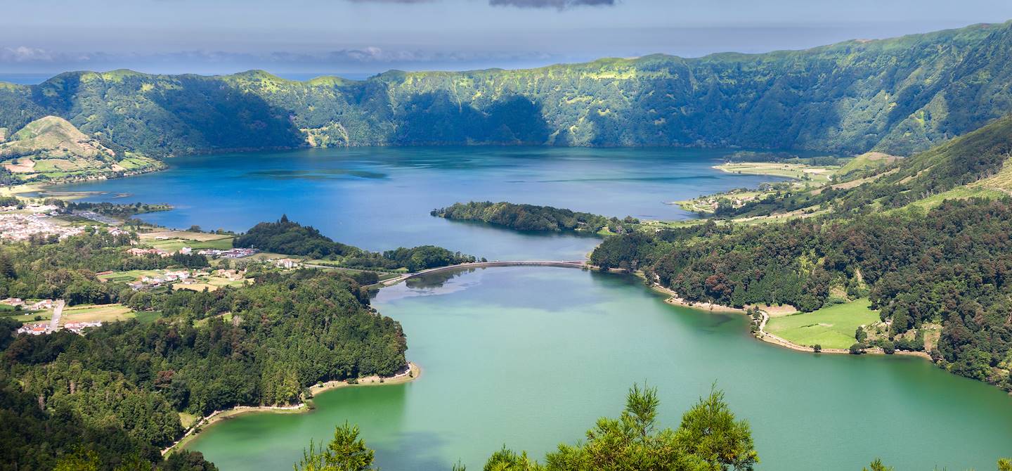 Point de vue du Vista do Rei sur le lac des Sete Cidades -  Sao Miguel - Açores - Portugal