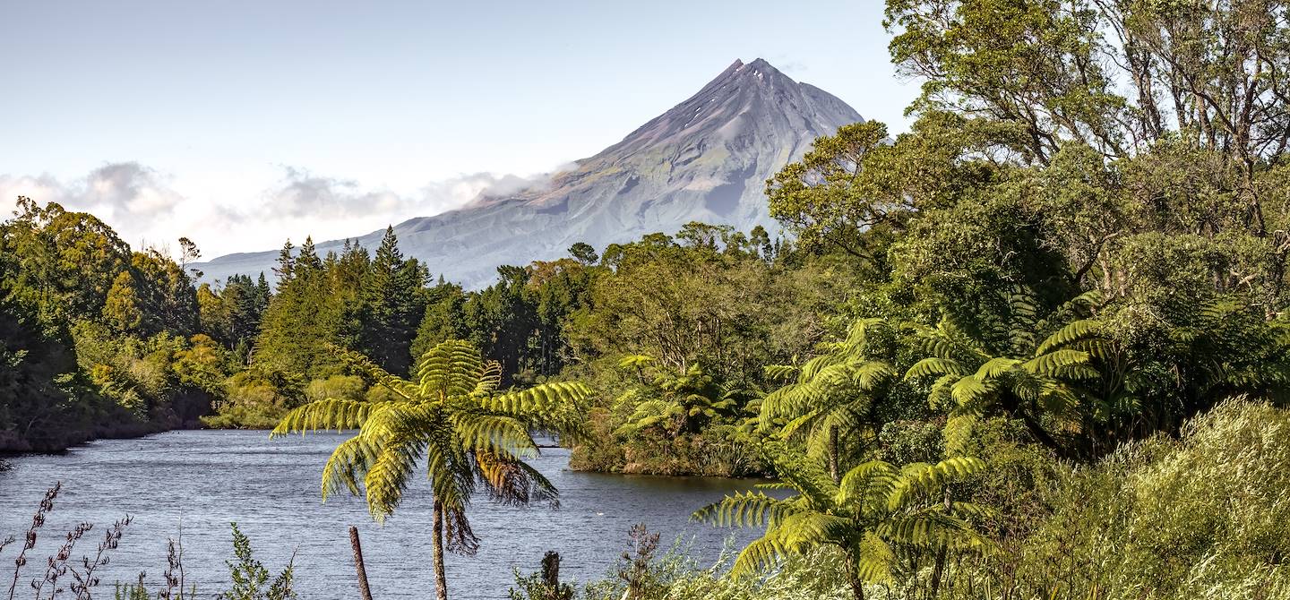 Mont Taranaki depuis le lac Mangamahoe - Île du Nord - Nouvelle-Zélande