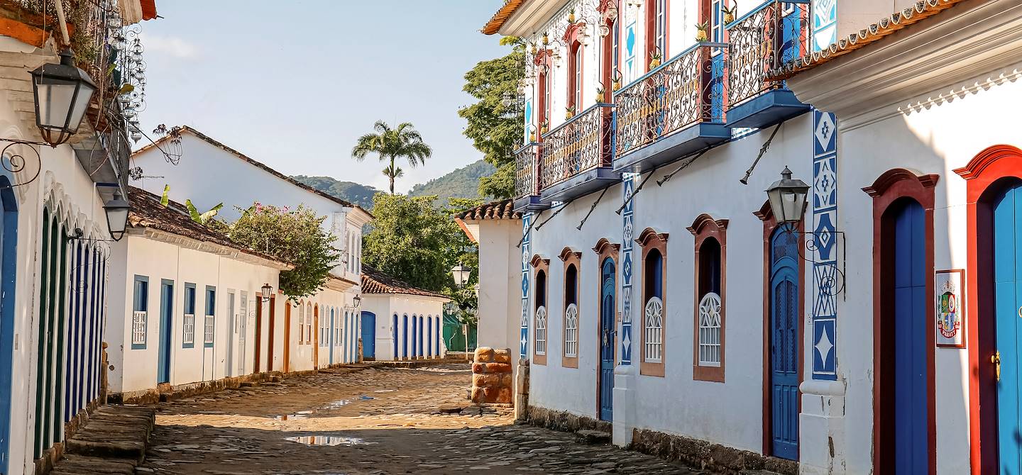 Maisons colorées dans la ville de Paraty - Brésil
