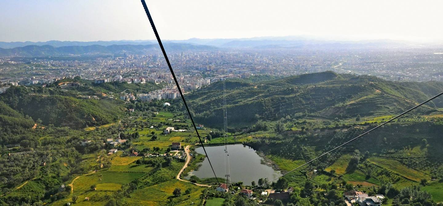 Vue sur la ville de Tirana depuis le Dajti Express - Albanie