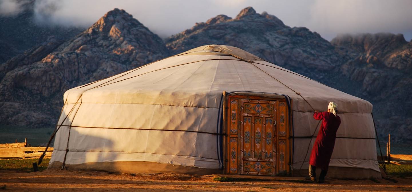 Campement de yourtes dans les steppes - Mongolie