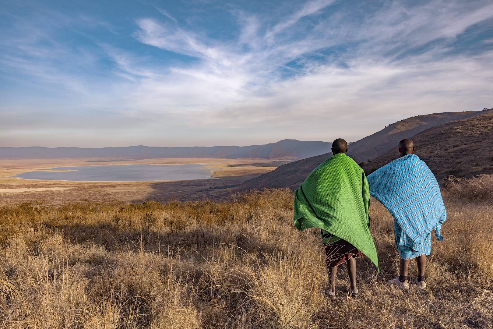 Massaï regardant le cratère du Ngorongoro - Tanzanie