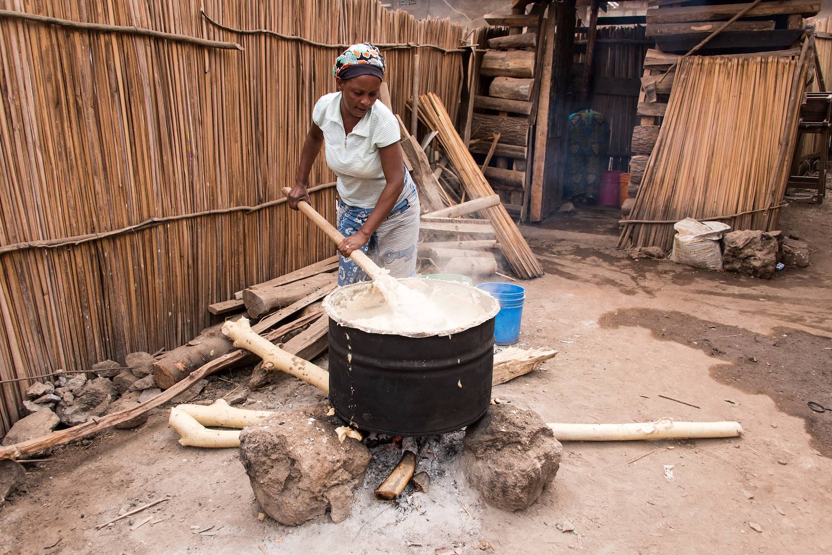 Fabrication bière à la banane dans le village de Mto Wa Mbu - Région d'Arusha - Tanzanie