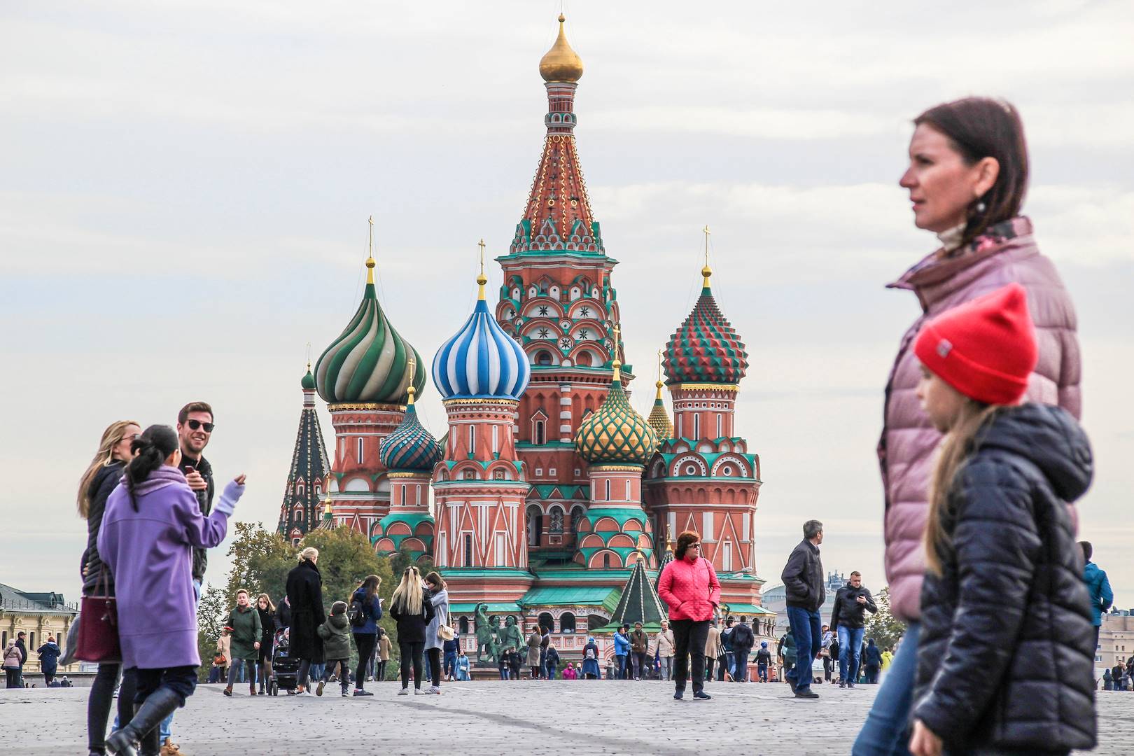 Météo moscou. Общество Floridor Moscou. Общество Floridor Moscou стеклянная. Expon de Moscou статуя женский.