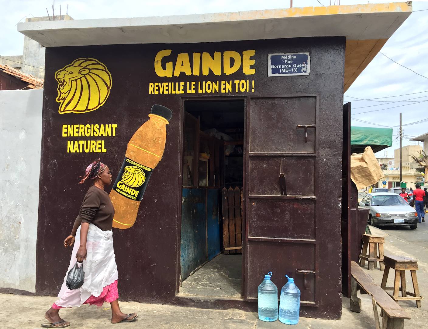 Femme au marché de Dakar - Région de Dakar - Sénégal