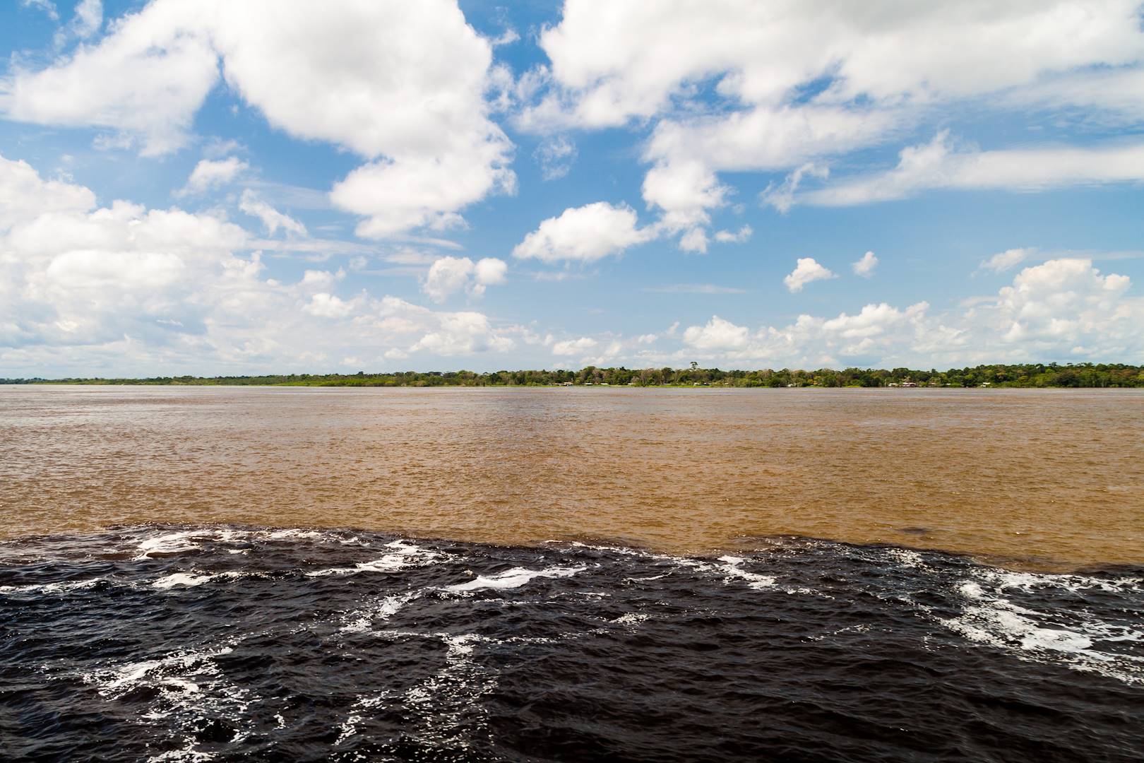Rio Negro et Rio Solimões - Manaus - Brésil