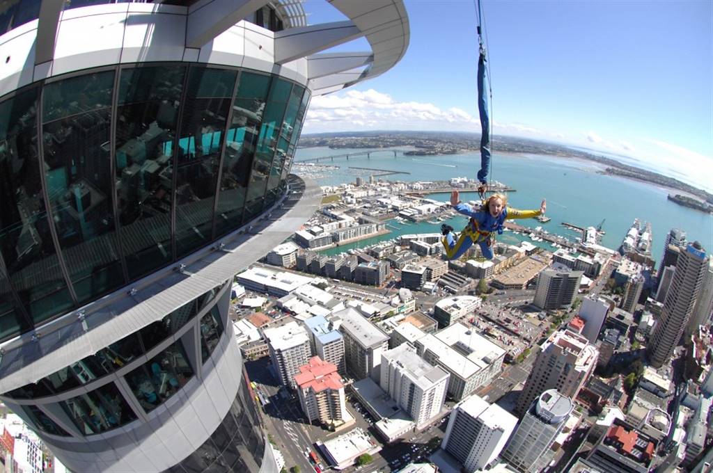 Le grand saut du haut de la Sky Tower - Auckland - Nouvelle Zélande
