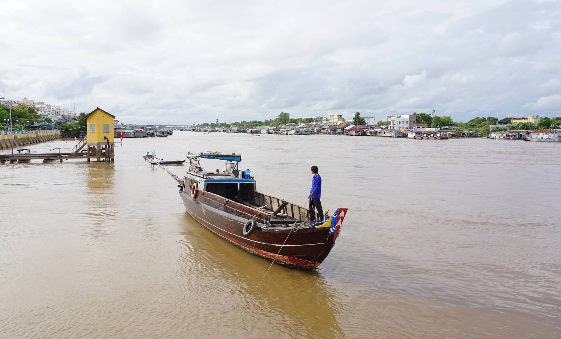 Pêcheur sur le Mékong - Cai Be - Vietnam