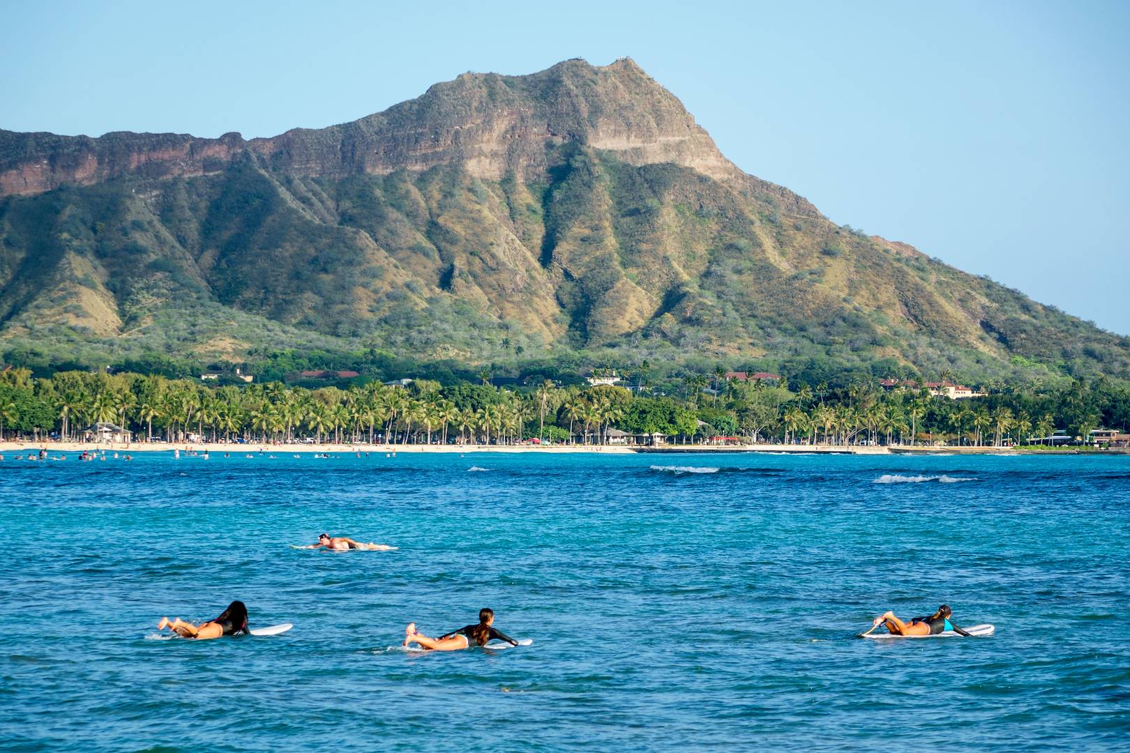 Surfeuses à Waikiki Beach sur lîle d'Oahu - Hawaii - Etats-Unis