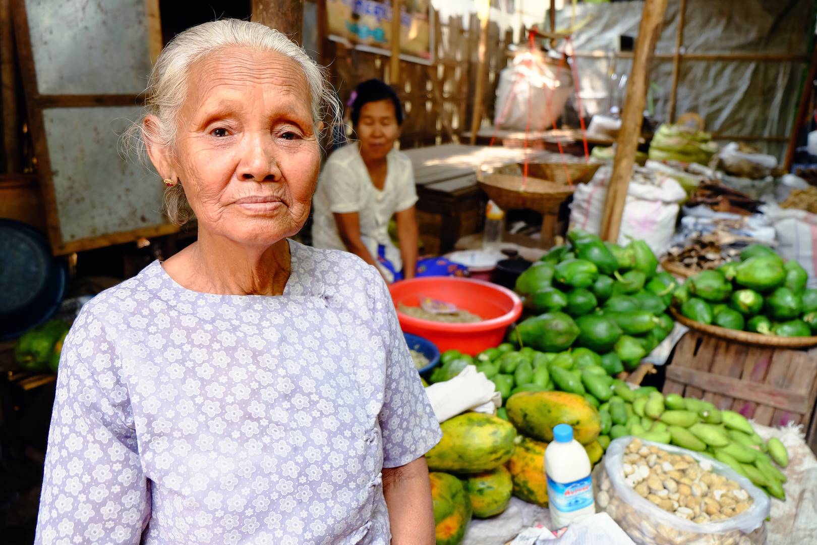 Portrait de femme au marché de Bagan - Birmanie