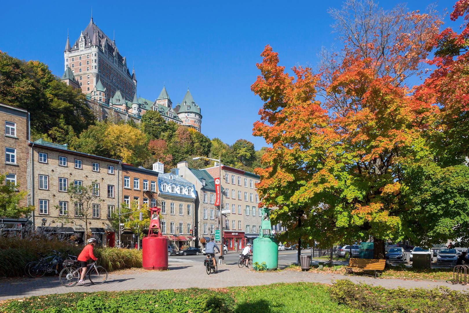 Le château Frontenac vu depuis le quartier du Vieux-Québec - à Québec - Canada