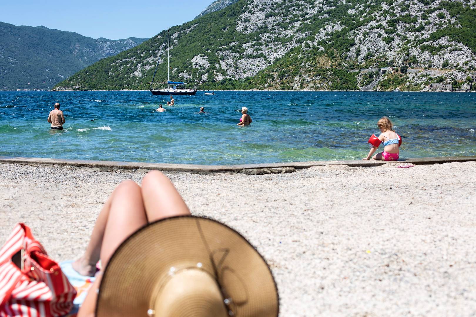 Scène de vie sur une plage du Lac de Garde - Lombardie - Italie