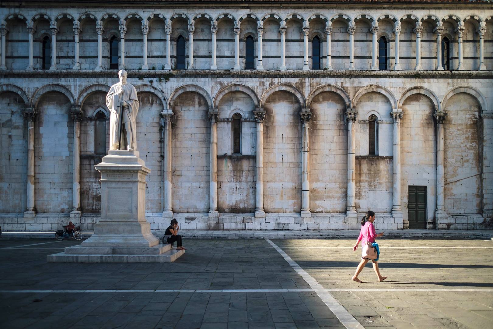 Place devant l'église San Michele in Foro à Lucca - Toscane - Italie
