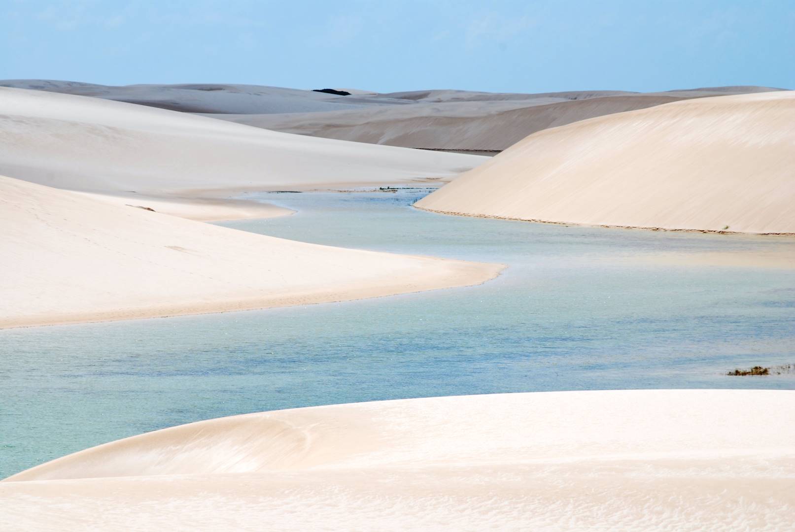 Dunes et lagunes dans le Parc National Lençois Maranhenses - Maranhão - Brésil