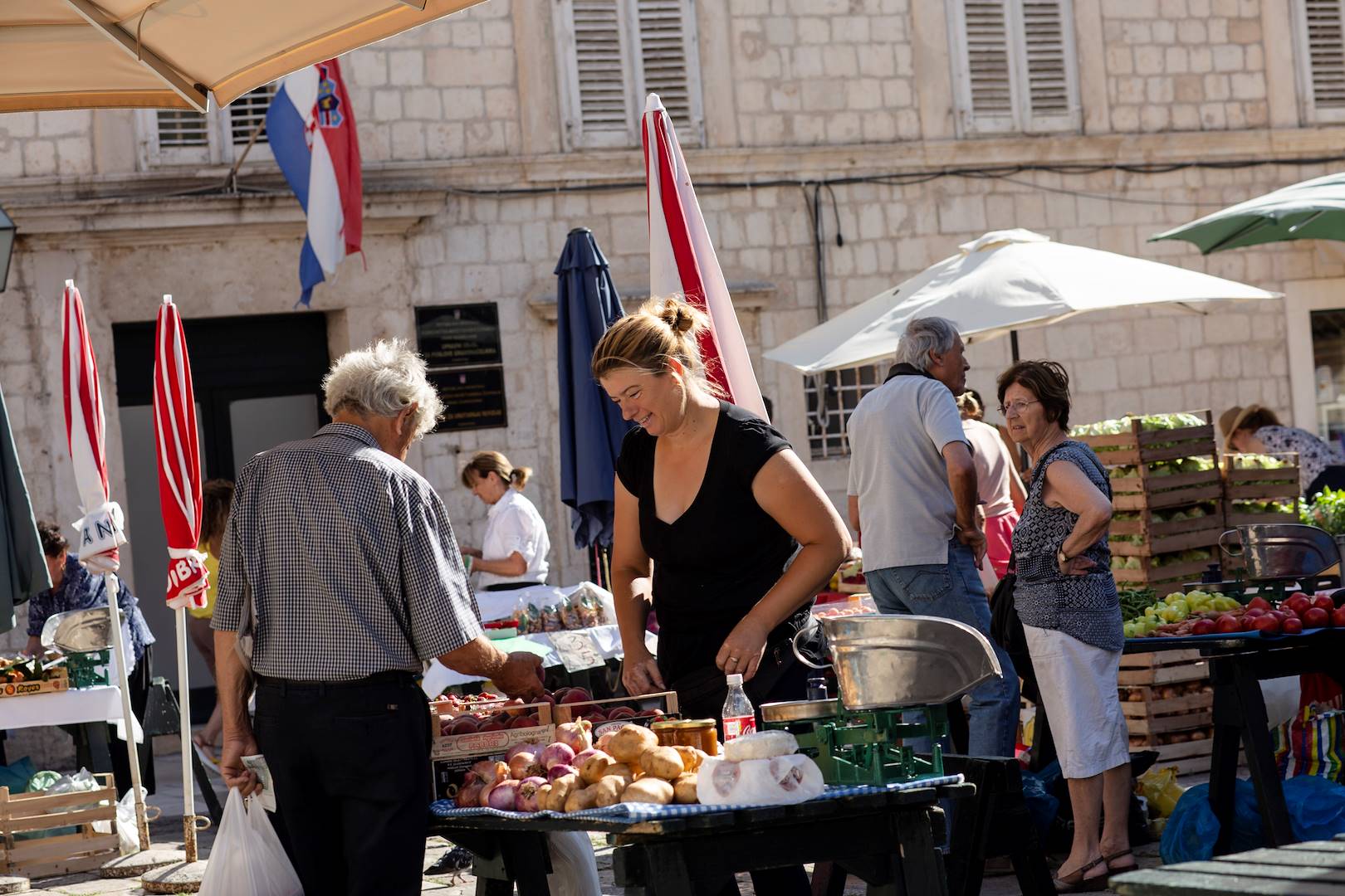Marché dans la vieille ville de Dubrovnik - Croatie