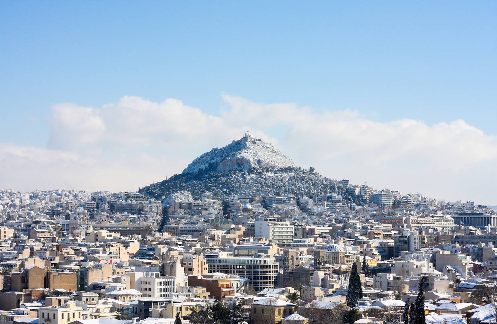 Vue d'Athènes sous le neige depuis la colline de Lycabette - Grèce