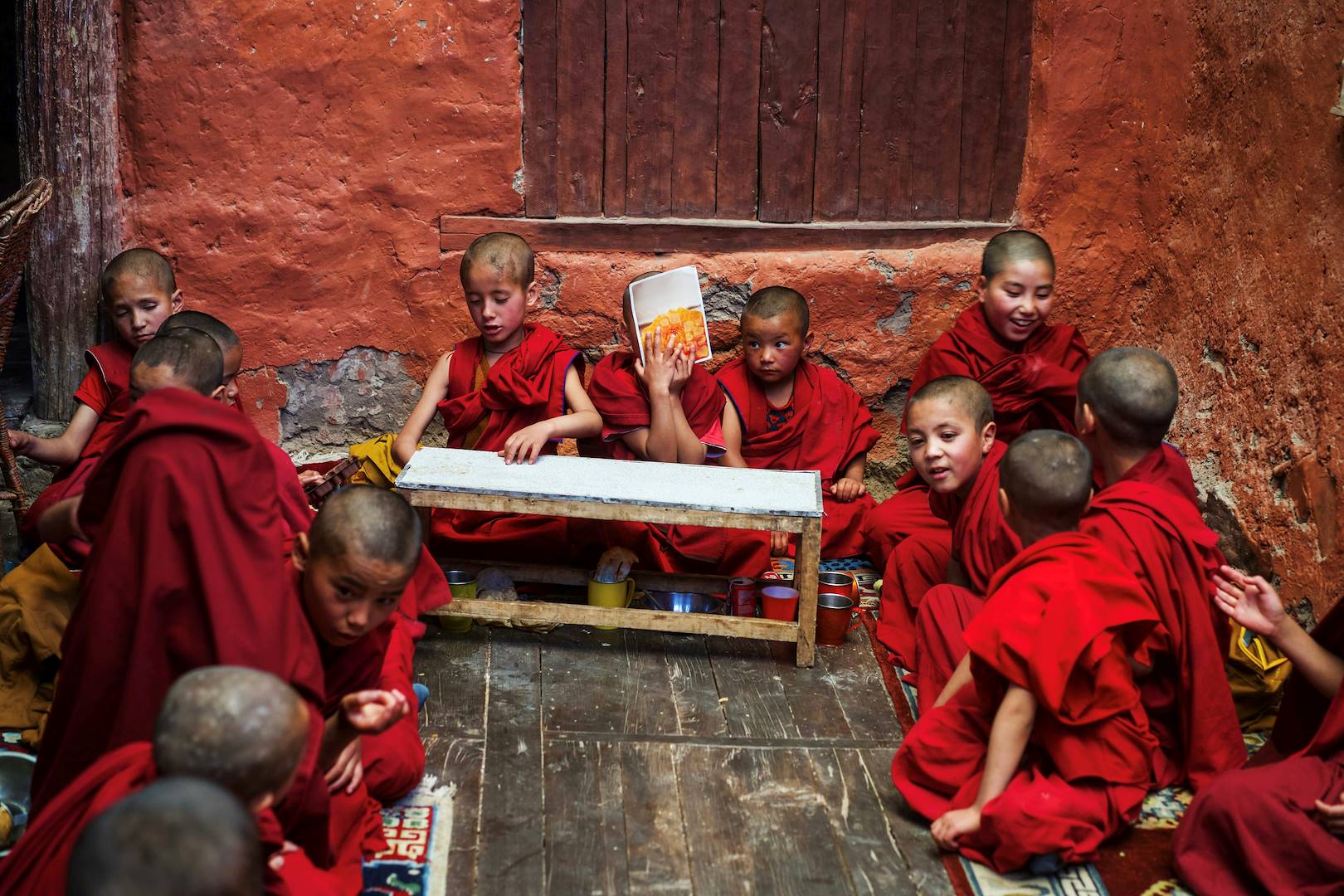 Jeunes moines dans un monastère du Ladakh - Inde