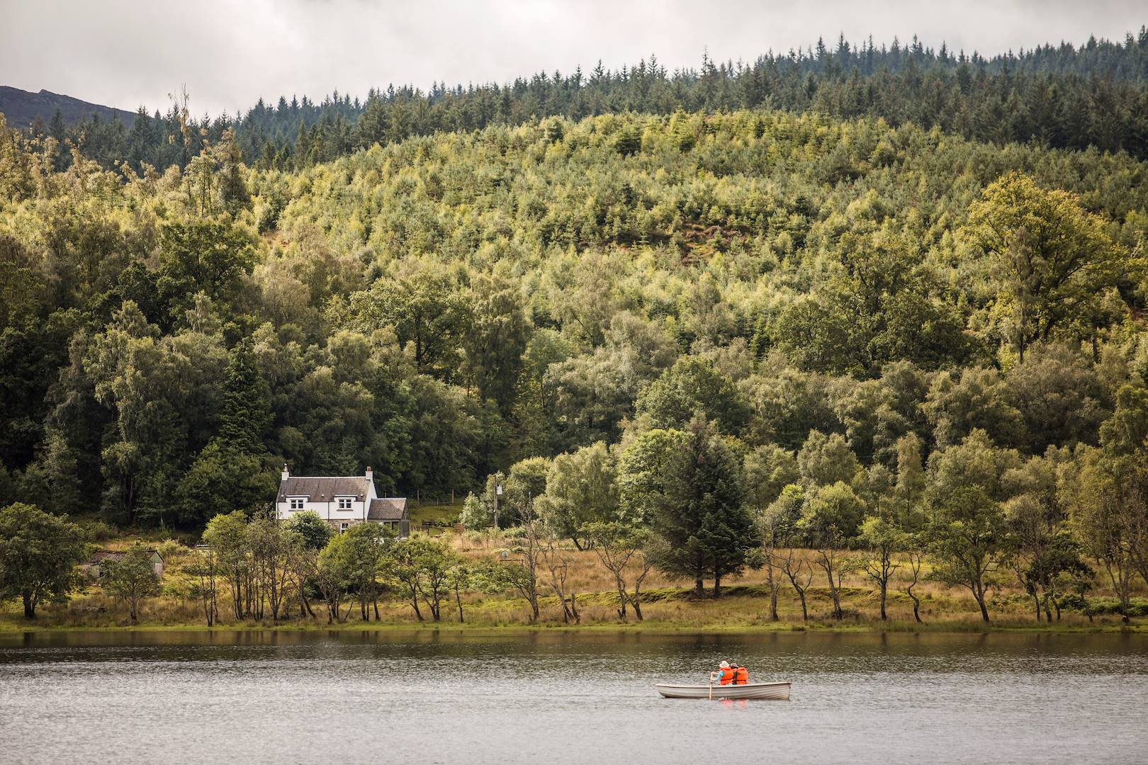 Pêche sur le Loch Achray - Parc national du Loch Lomond et des Trossachs - Ecosse