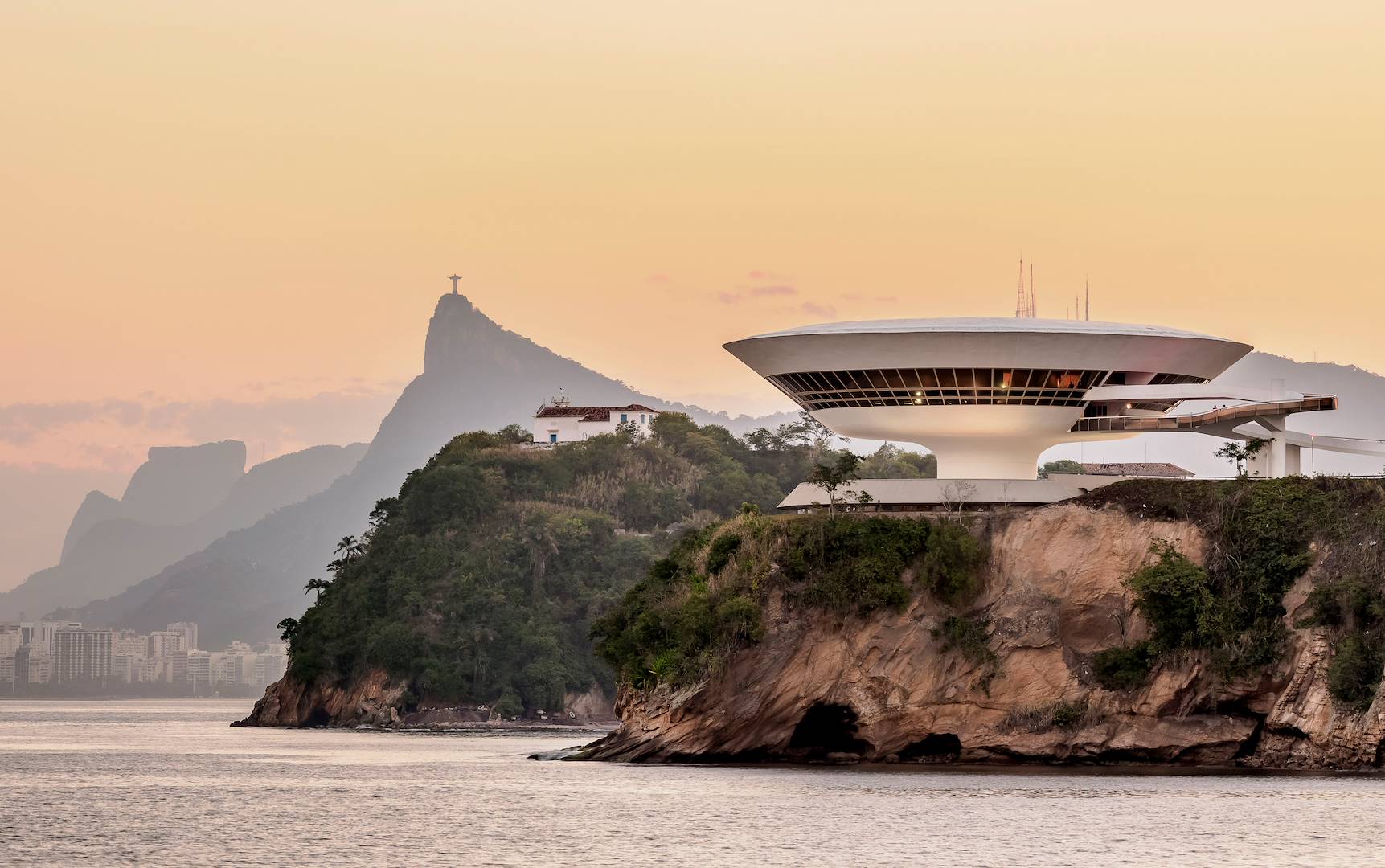 Musée d'Art Contemporain dessiné par Oscar Niemeyer - Niteroi - Brésil
