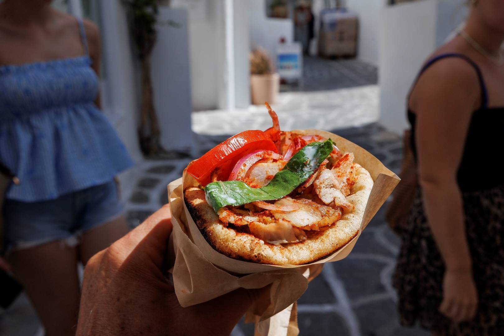 Gyros dans les rues de Mykonos - Cyclades - Grèce
