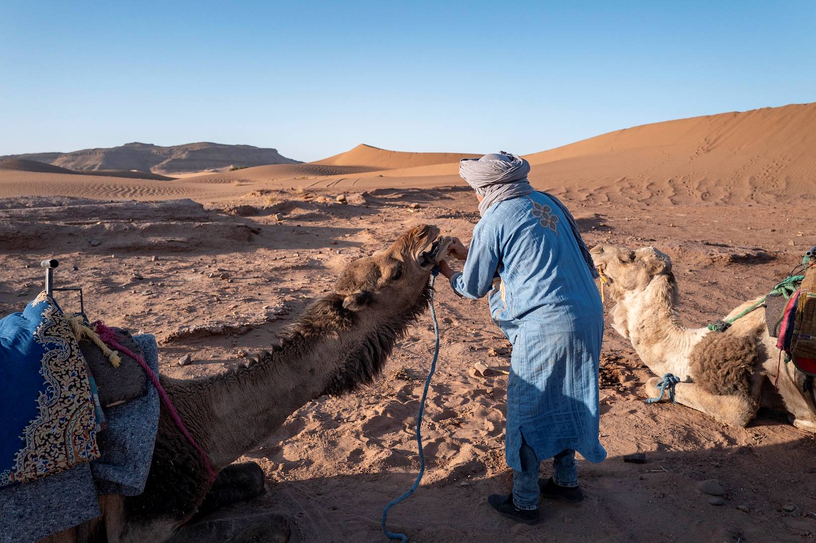 Rencontre avec les bédouins dans le désert de Erg Chegaga - Maroc
